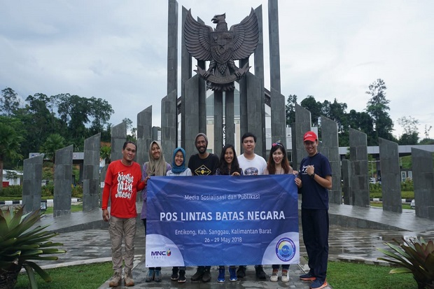 Berwisata di Batas Negeri,...