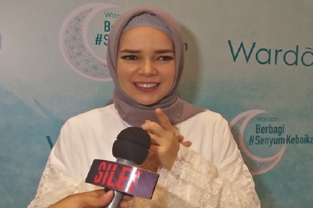 Dewi Sandra Berusaha...