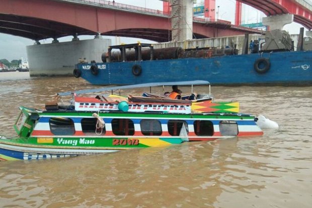 Speedboat Tabrakan,...