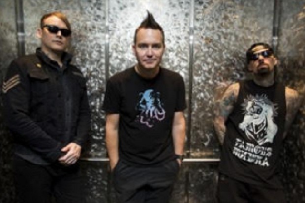 Blink 182 Batalkan Jadwal...