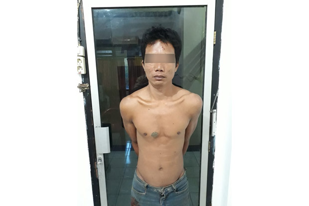 Di Bawah Ancaman, Ayah...