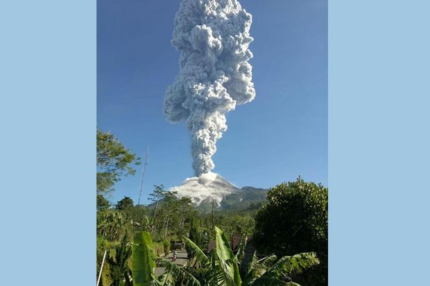 Amplitudo Letusan Merapi...
