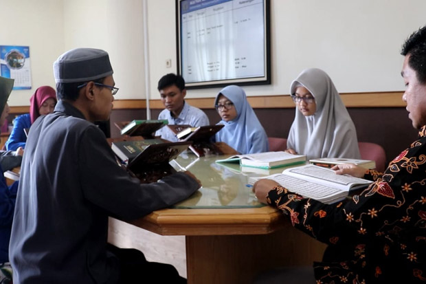 Hafal Alquran, Mahasiswa...