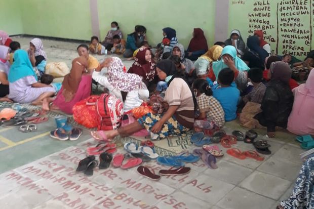 Diguyur Hujan Abu dan...