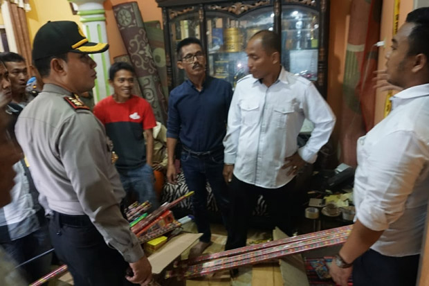 Polisi Gerebek Gudang...