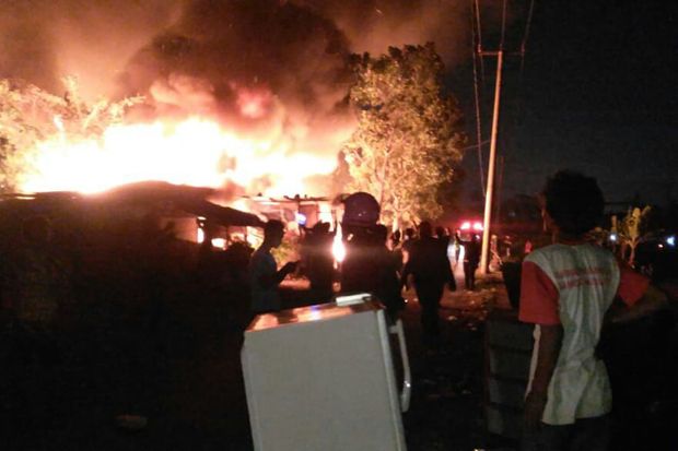 40 Bedeng Pemulung di...