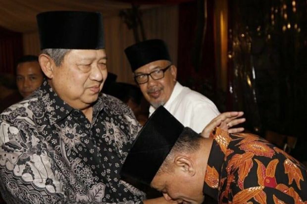 Cium Tangan SBY, Ini...