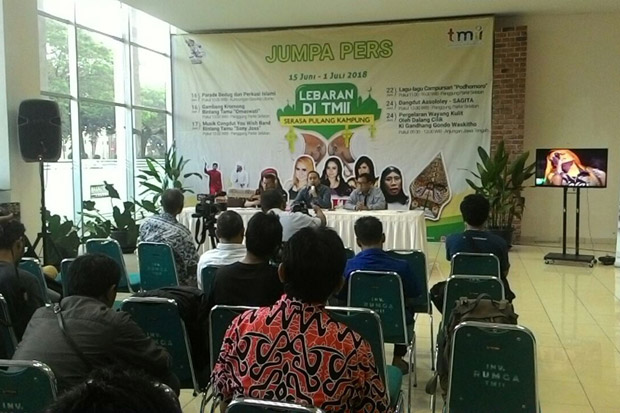 Rayakan Lebaran di Taman...