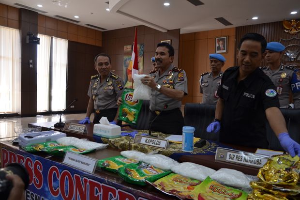 Polda Sumbar Tangkap...