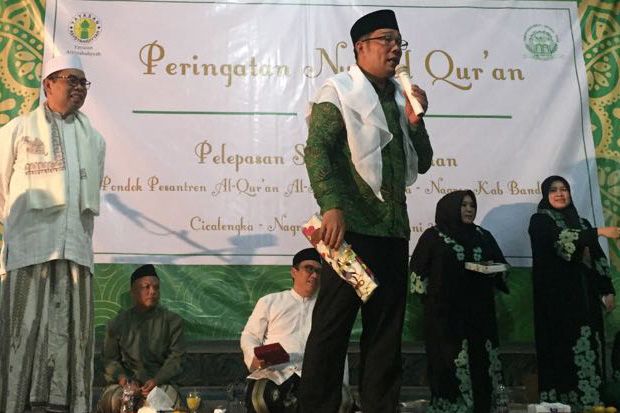 Kunjungi Pesantren Al...