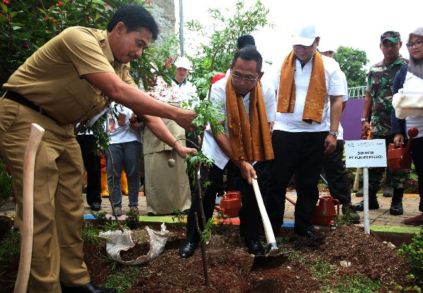 Peringati Hari Lingkungan...