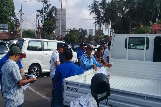 Isuzu Traga Grebek Pasar...