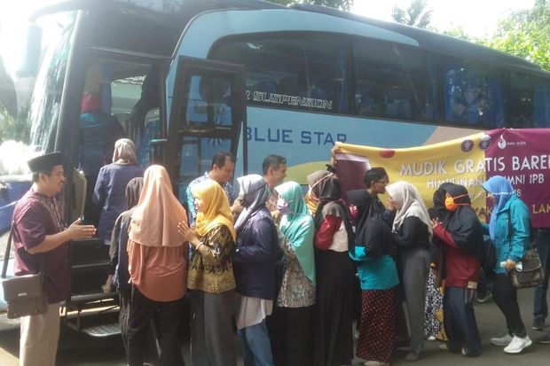 Ratusan Mahasiswa Ikut...