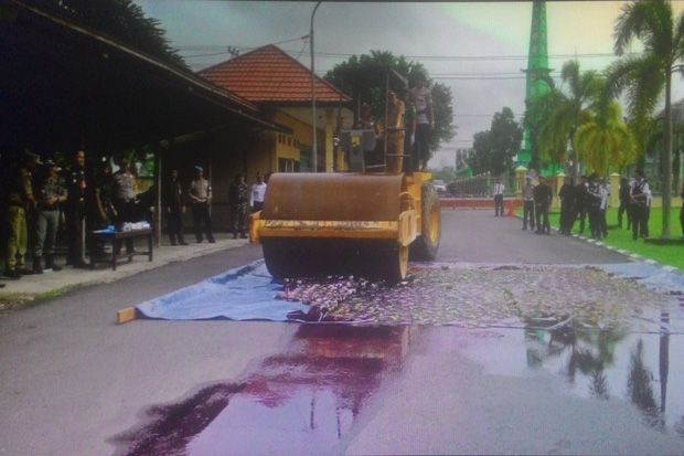Polres Musi Rawas Musnahkan...