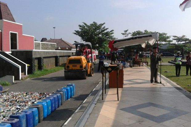 Polres Semarang Musnahkan...