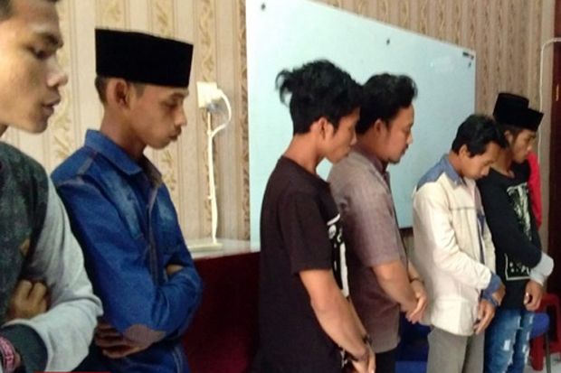 Tantang Tuhan di Facebook,...