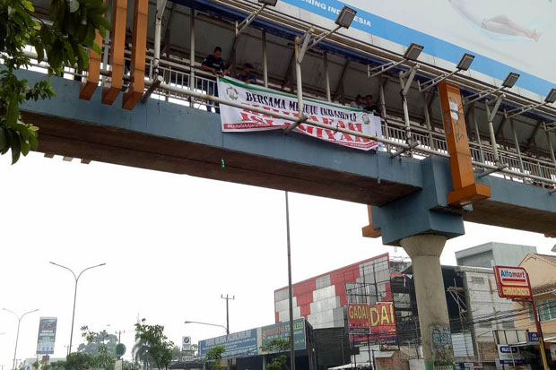 Spanduk Dukung Khilafah...