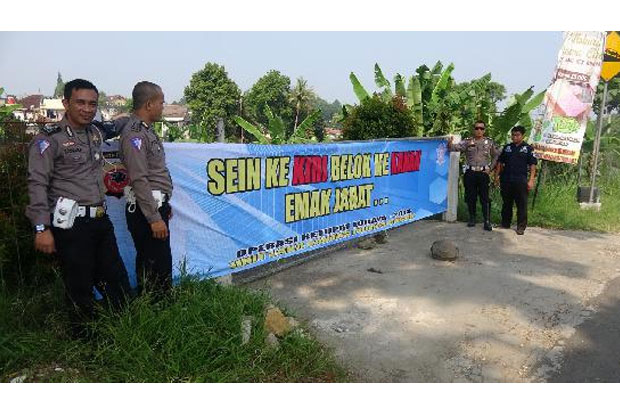 Jalur Puncak Dipasangi...