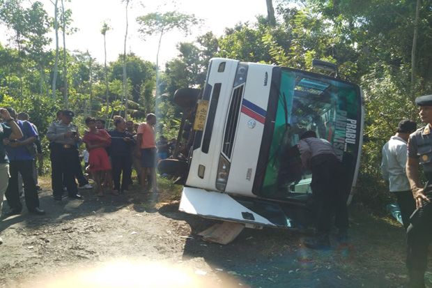 Bus Rombongan Tirtayatra...