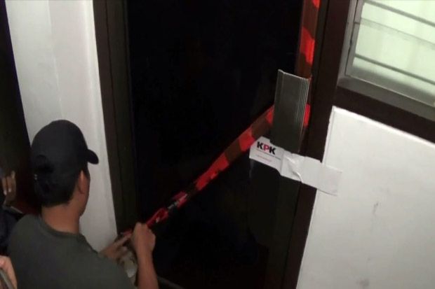 KPK Geledah dan Segel...