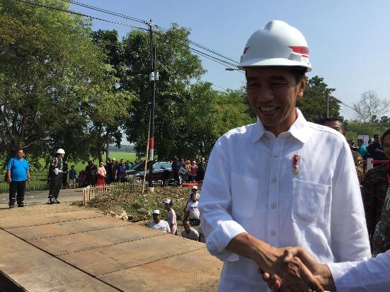 Presiden Jokowi Bagikan...