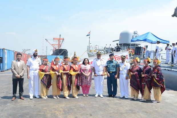 Kapal Perang India INS...