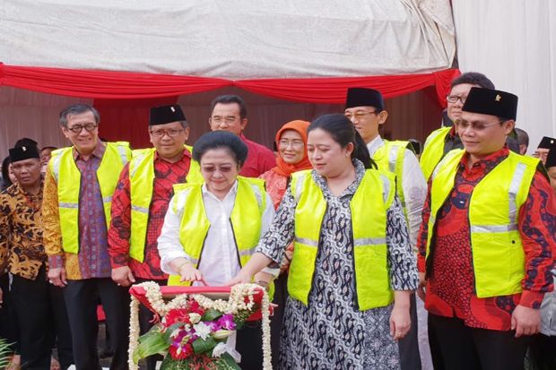 Megawati dan Puan Groundbreaking...