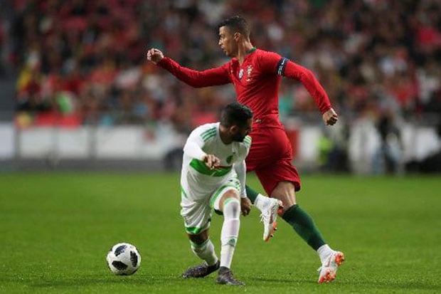 Pelatih Fernando Santos...