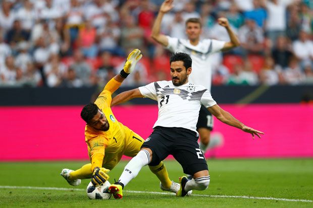 Ilkay Guendogan Dicemooh...