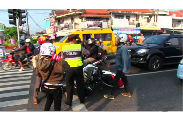 Arus Mudik Padat, 2...