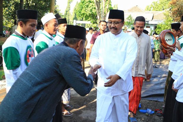 Gus Ipul Prioritaskan...