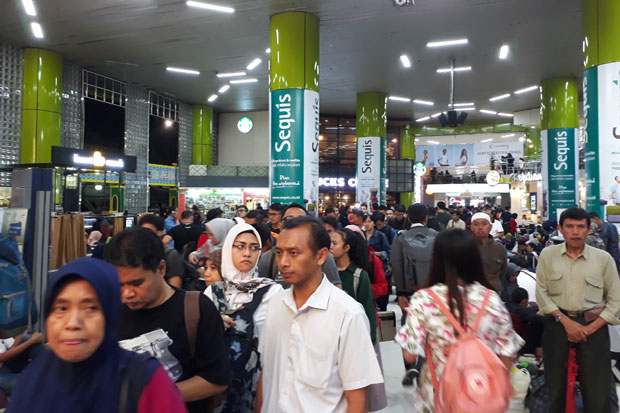H-3 Lebaran, Stasiun...