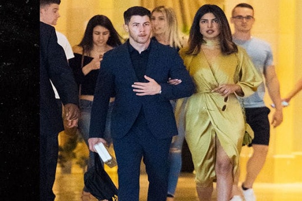 Nick Jonas Ajak Priyanka...
