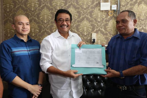 Djarot Serahkan Data...