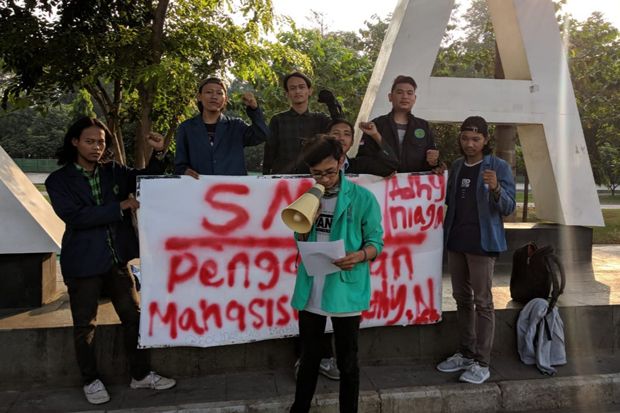 Kampus Dibekukan, Eks...