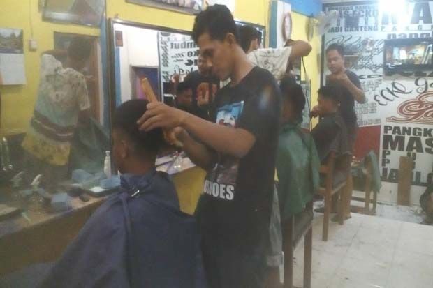 Jelang Lebaran, Tukang...