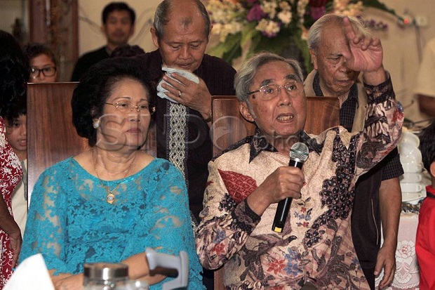 Sabam Sirait: Menjadi...