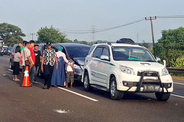 5 Minibus Terlibat Tabrakan...
