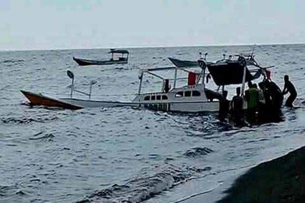 Perahu Wisata Terbalik,...