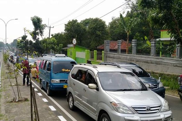 Jalan Sempit, Akses...