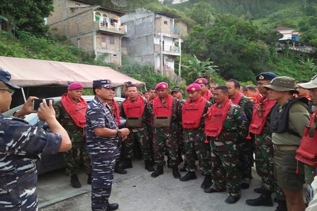 KM Sinar Bangun Tenggelam,...