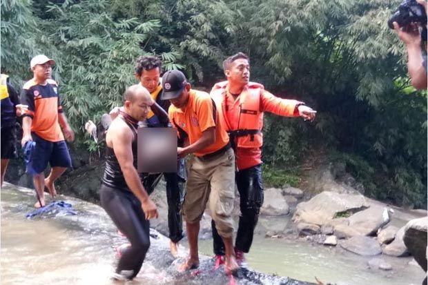 2 Wisatawan yang Tenggelam...