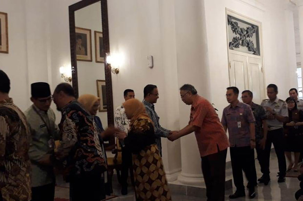 Hari Pertama Kerja,...