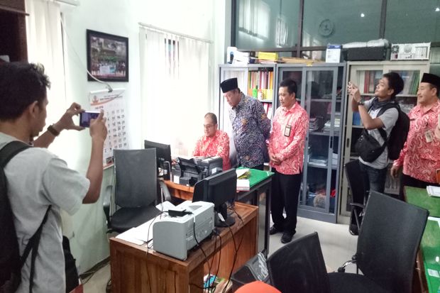 Hari Pertama Kerja,...
