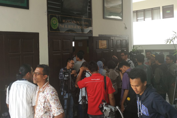 Hakim Sidang Aman Abdurrahman...