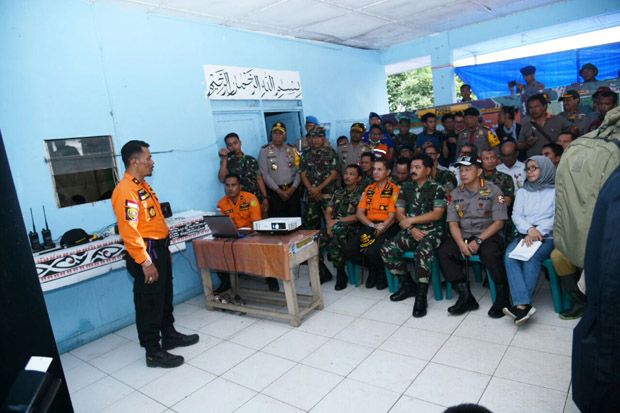 KM Sinar Bangun Tenggelam,...