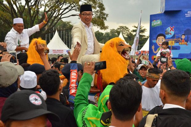 Pasangan Rindu Disambut...