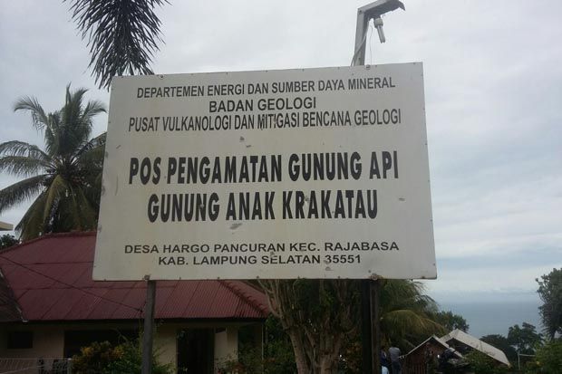 Anak Krakatau Meletus,...