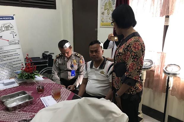 Mobilnya Terhalang Masuk...