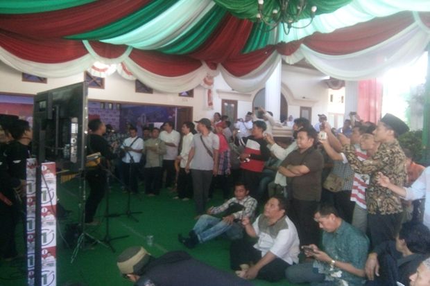 Pantau Hitung Cepat,...